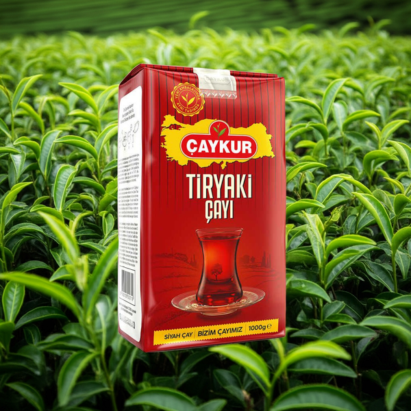 Çaykur Tiryaki Çayı 1 kg, taze ve kaliteli Türk çayı, yeşil ve kahverengi yaprakların bulunduğu paket görüntüsü
