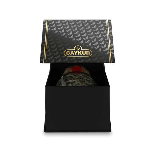 Çaykur Beyaz Çay 20 gr, ince yapraklar ve doğal görünümle beyaz çay paketi, saf ve taze çay yaprakları.