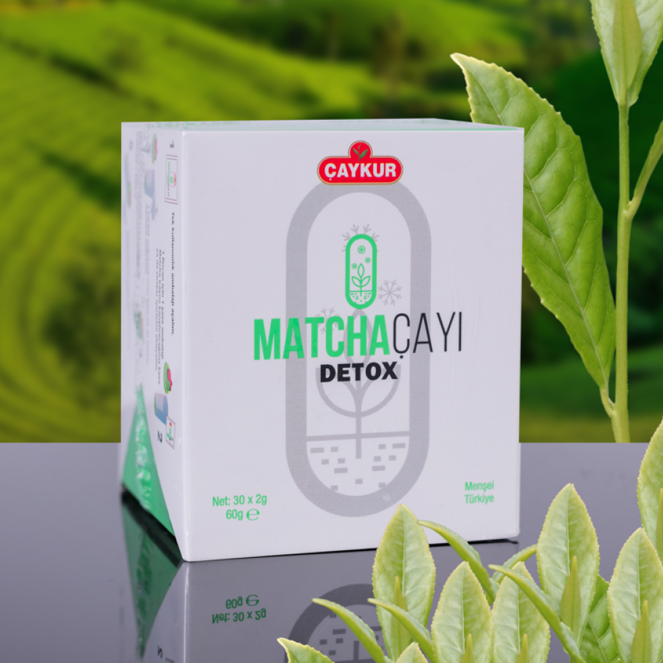 Rizeden Çay markalı, 60 gr Çaykur Matcha Çayı, toz formunda ve doğal yeşil renkli sağlık destekleyici içecek.