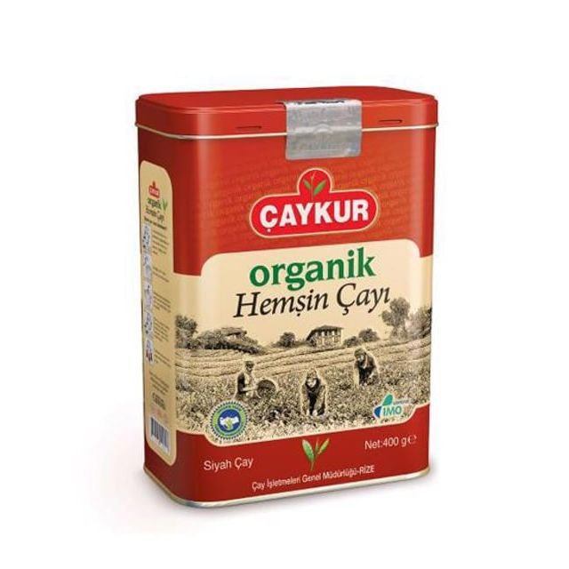 Çaykur Organik Hemşin Çayı teneke kutusunda 400 gr, yeşil ve kuru çay yapraklarıyla dolu doğal çay paketi.